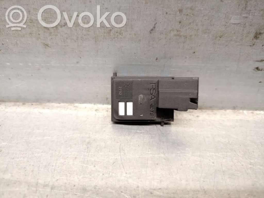 Opel Corsa F Cita veida sensors 