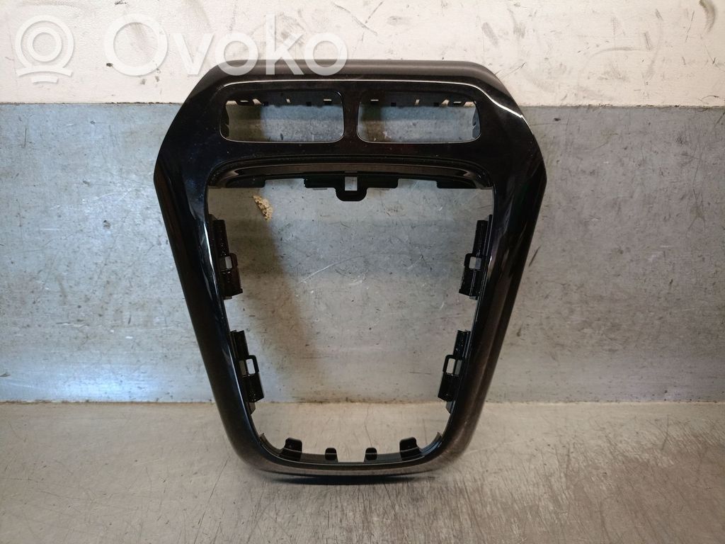 Opel Corsa F Garniture inférieure 