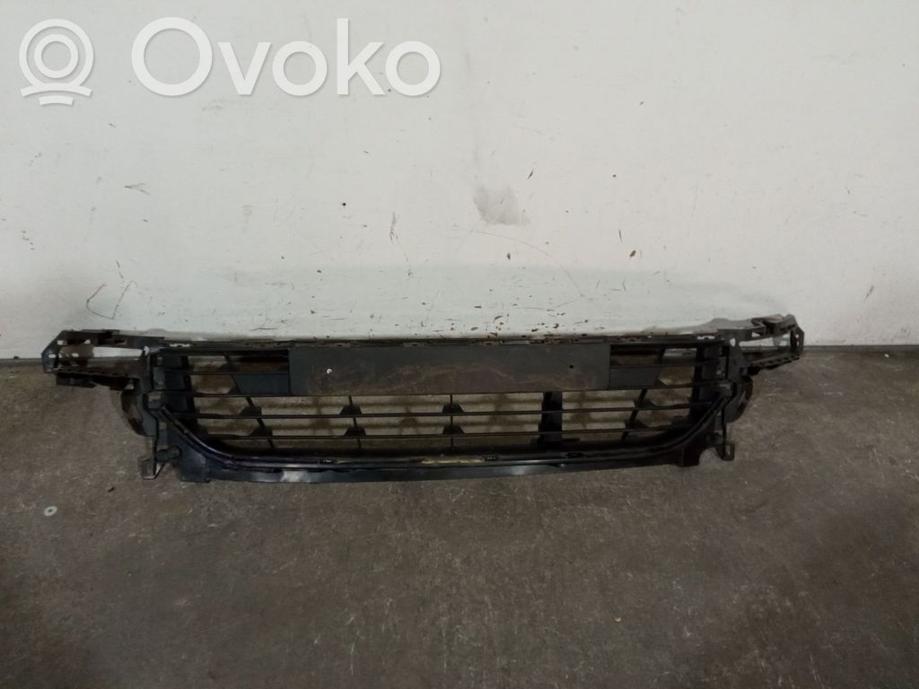Renault Clio IV Rejilla del guardabarros 