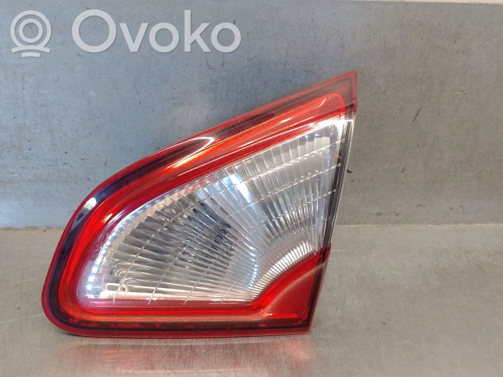 Nissan Qashqai Aizmugurējais lukturis virsbūvē 