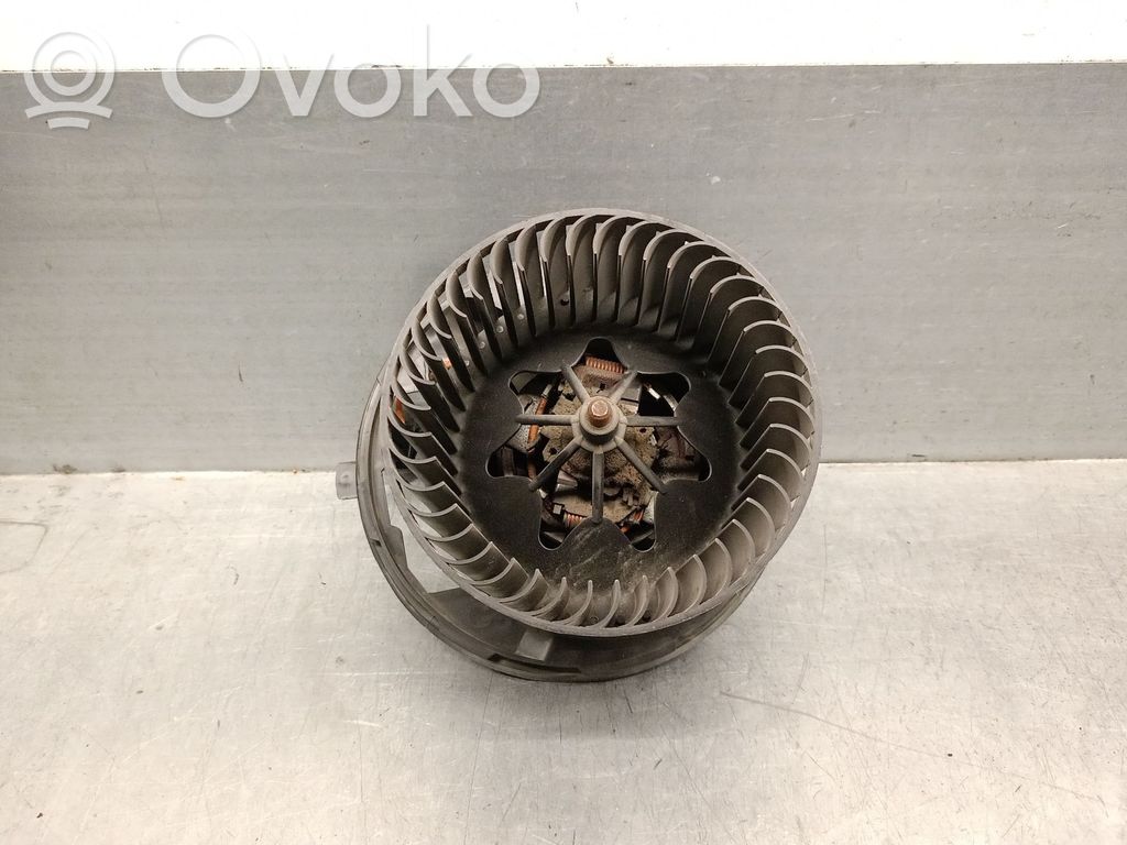 Audi Q3 F3 Pečiuko ventiliatorius/ putikas 