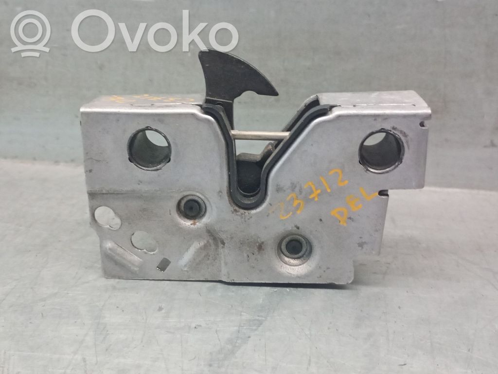 Volkswagen Tiguan Tie down hook / loop 