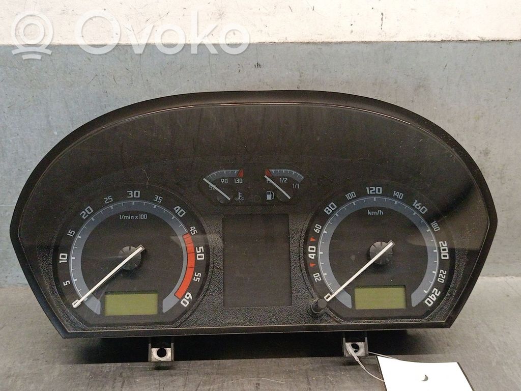 Skoda Fabia Mk1 (6Y) Geschwindigkeitsmesser Cockpit 