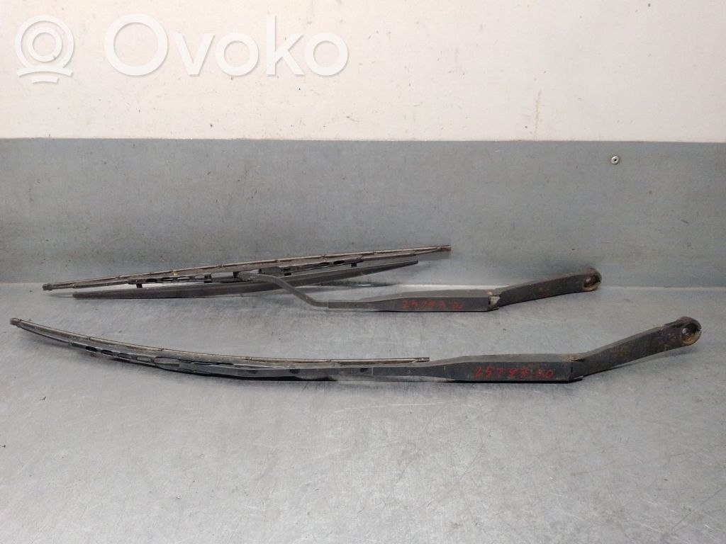 Alfa Romeo 156 Priekinio stiklo valytuvų kojelė