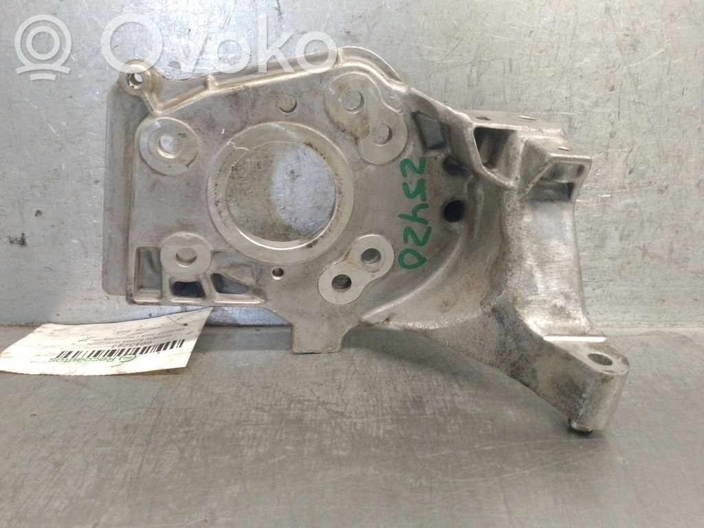 Peugeot 3008 I Engine mount bracket 