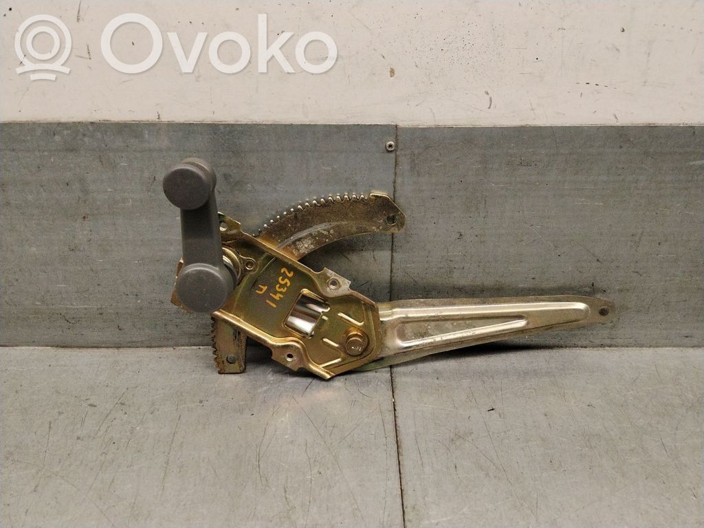 Suzuki Alto Meccanismo di sollevamento del finestrino posteriore senza motorino