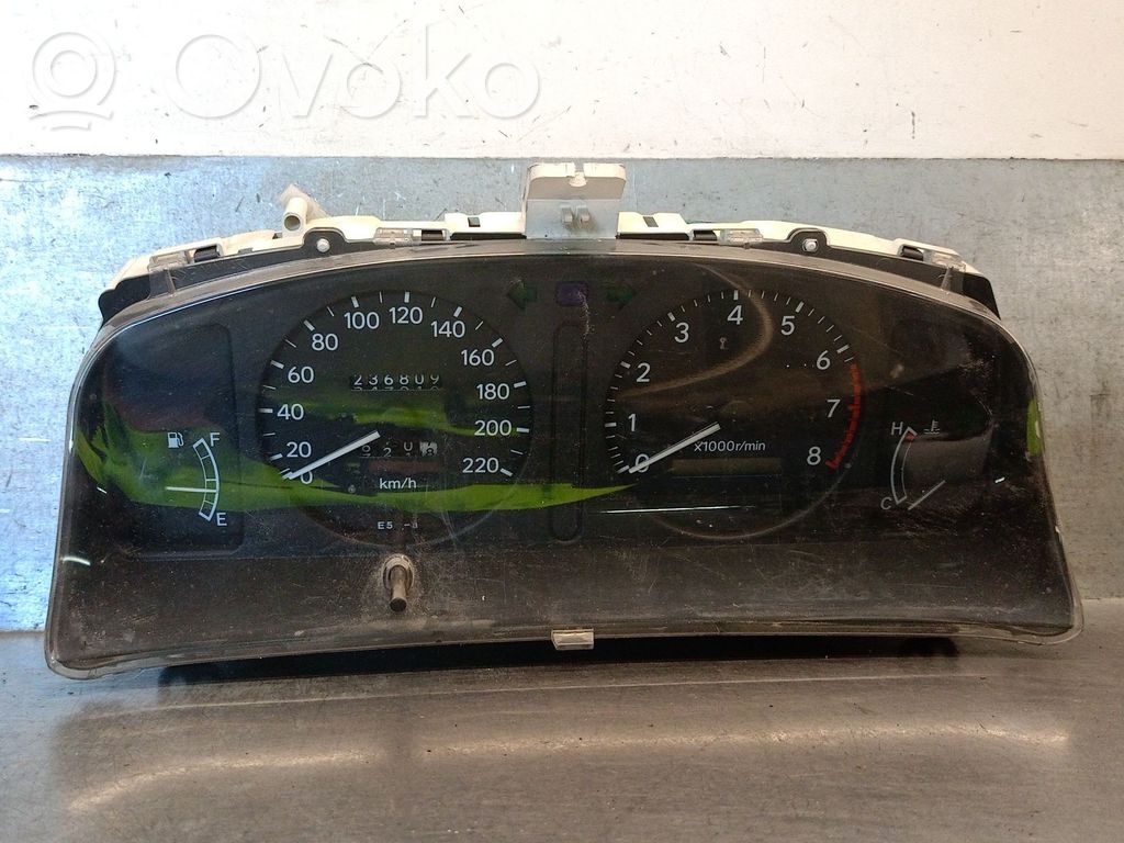 Toyota Corolla Verso E110 Spidometrs (instrumentu panelī) 