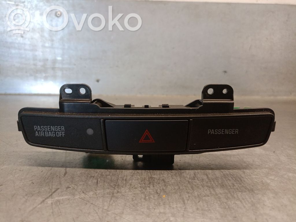 Mitsubishi Lancer X Interruttore luci di emergenza