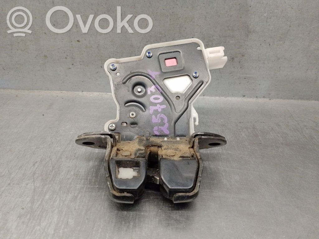 Nissan Pulsar Tailgate lock latch 
