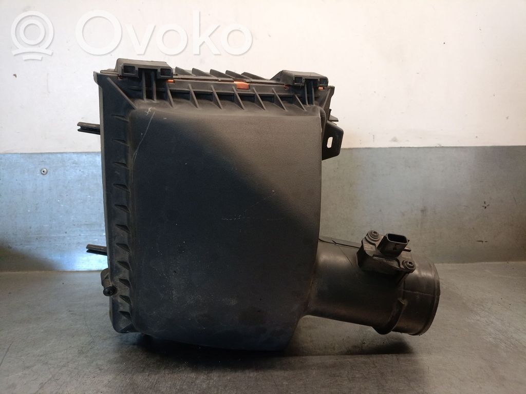 Opel Vivaro Air filter box 