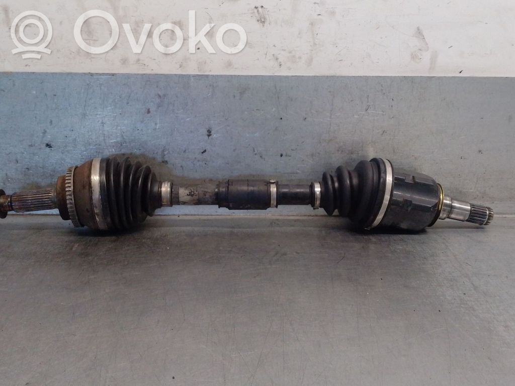 Toyota Corolla Verso AR10 Etuvetoakseli