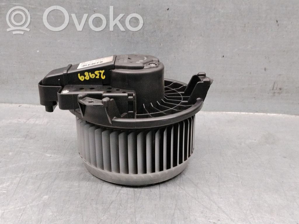 Toyota Auris E180 Lämmittimen puhallin