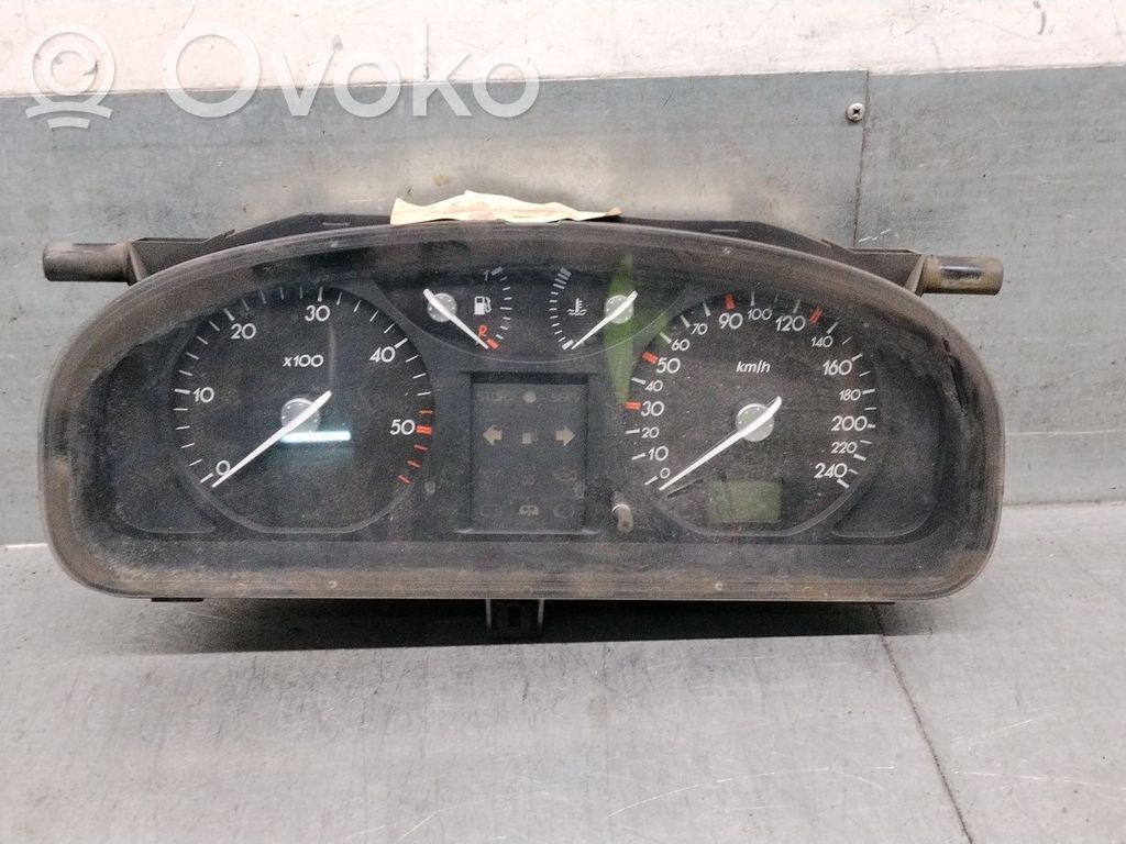 Renault Laguna II Geschwindigkeitsmesser Cockpit 