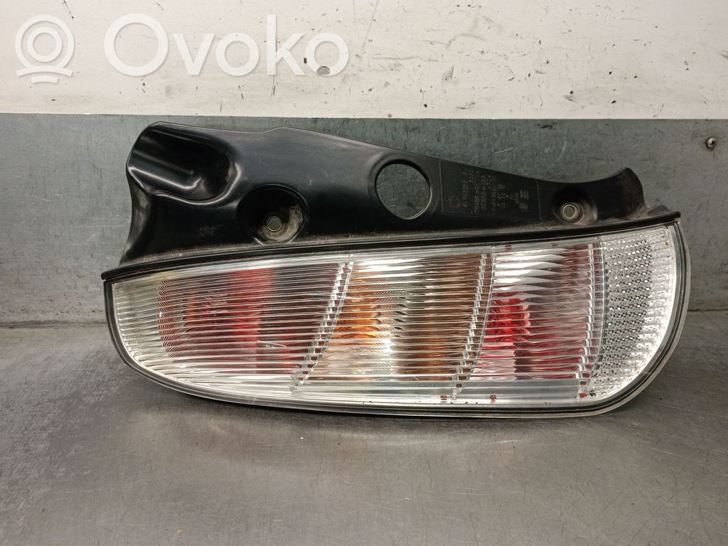 Lancia Ypsilon Luz trasera/de freno 