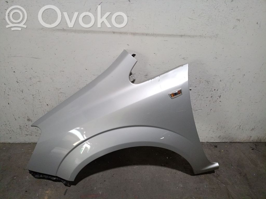 Opel Zafira B Błotnik przedni 