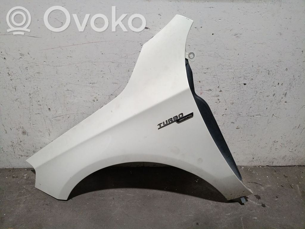 Mercedes-Benz A W176 Błotnik przedni 