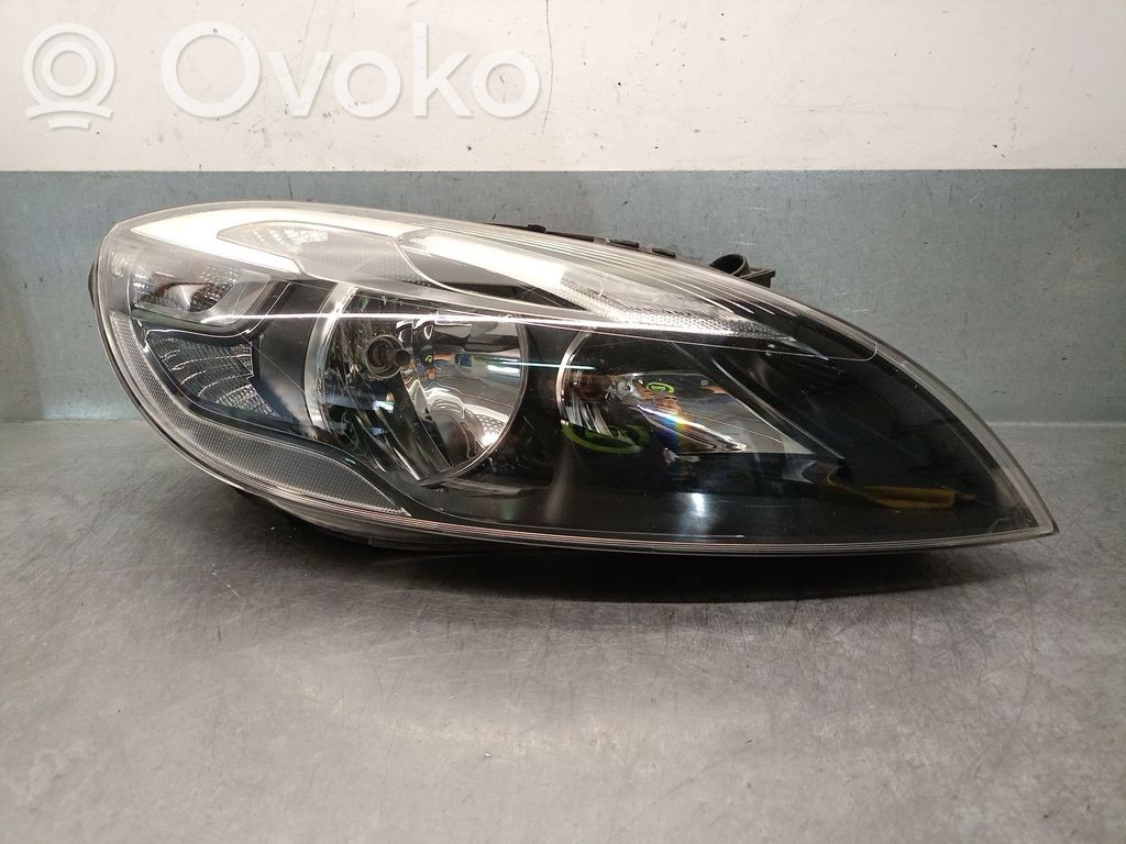 Volvo V40 Lampa przednia 