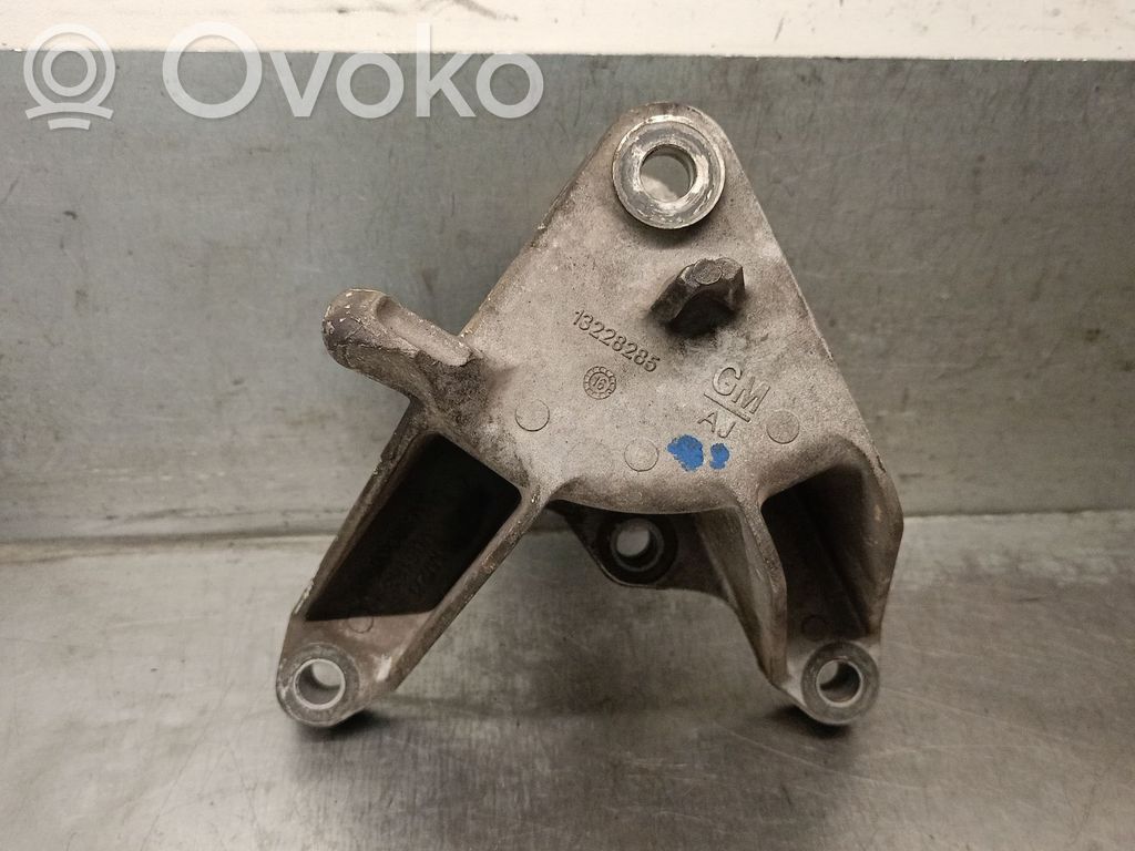 Opel Insignia A Soporte de montaje del motor 
