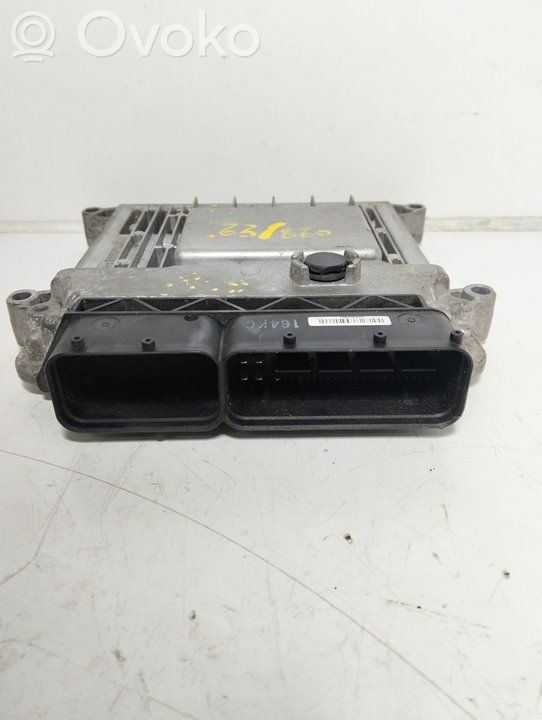 Unidad de control/módulo del motor   391122B102