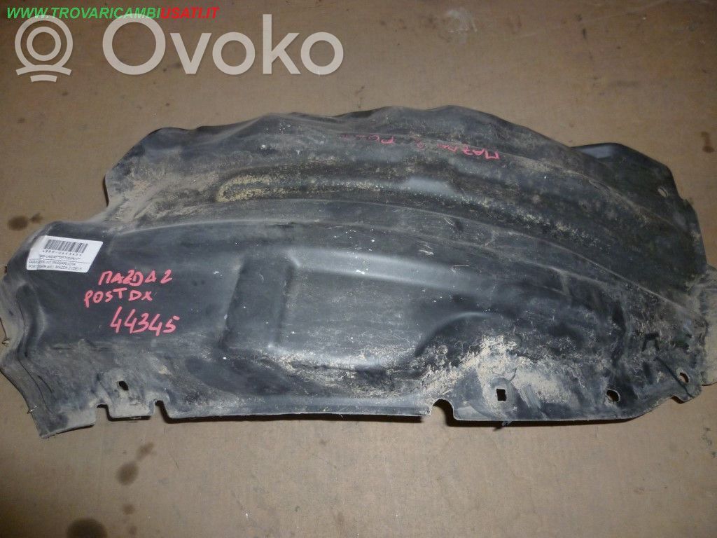 Mazda 2 Takapyörän sisälokasuojat 