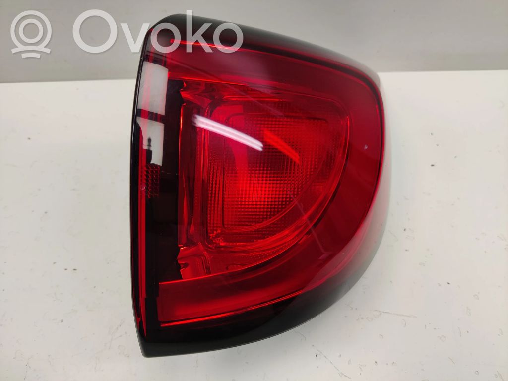 Chrysler Pacifica Rear/tail lights 