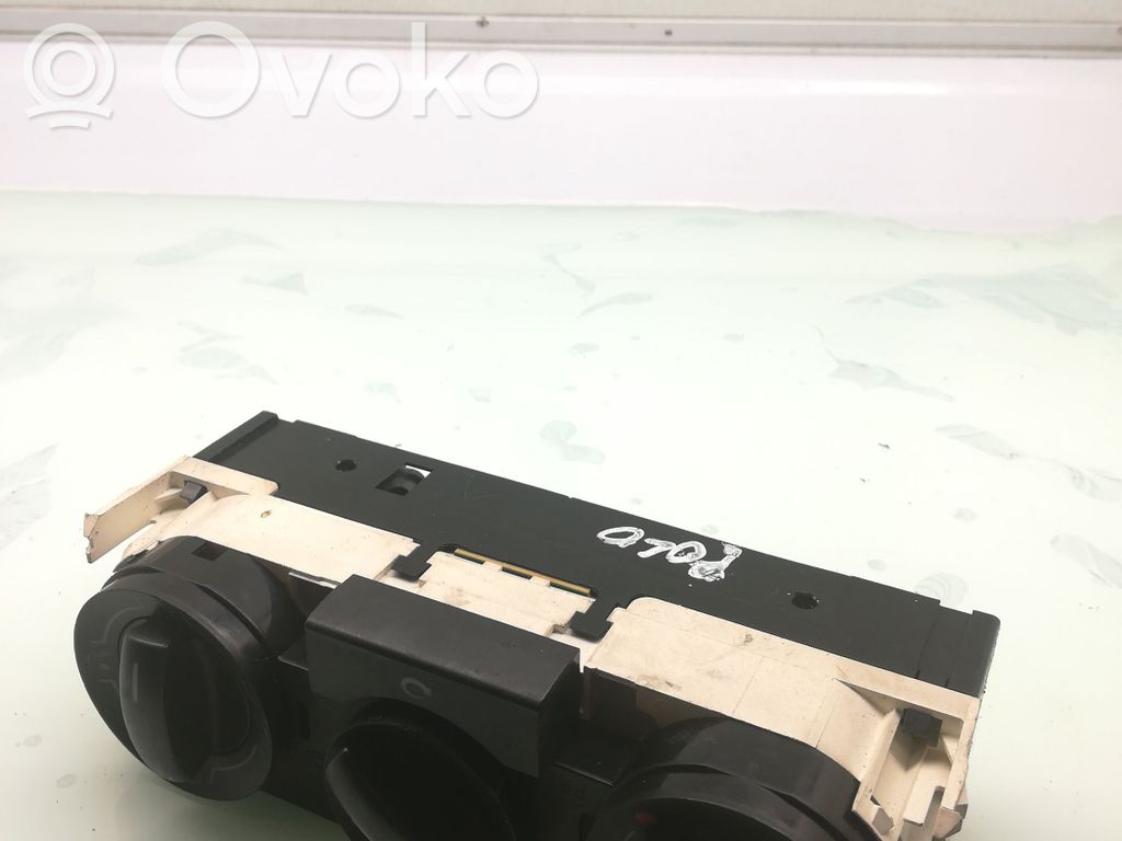 Volkswagen Polo IV 9N3 Panel klimatyzacji 