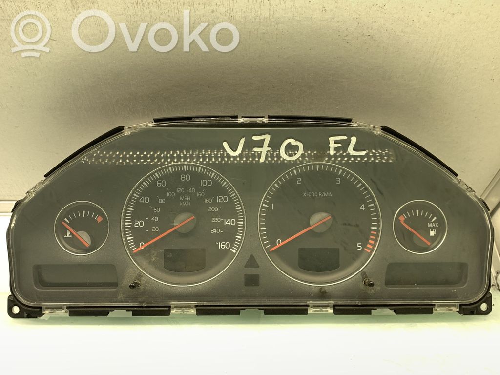 Volvo V70 Speedometer (instrument cluster) 