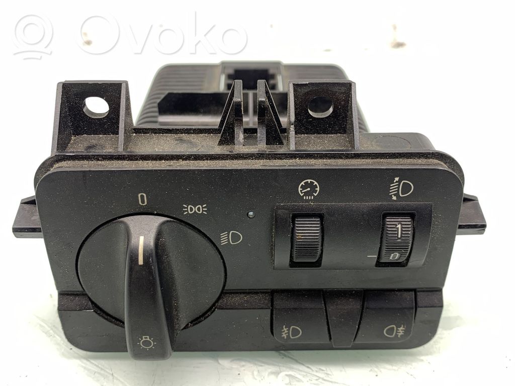 Light switch   6923479