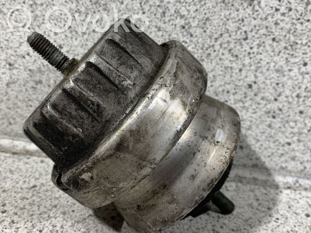 Audi A6 S6 C6 4F Engine mount bracket 