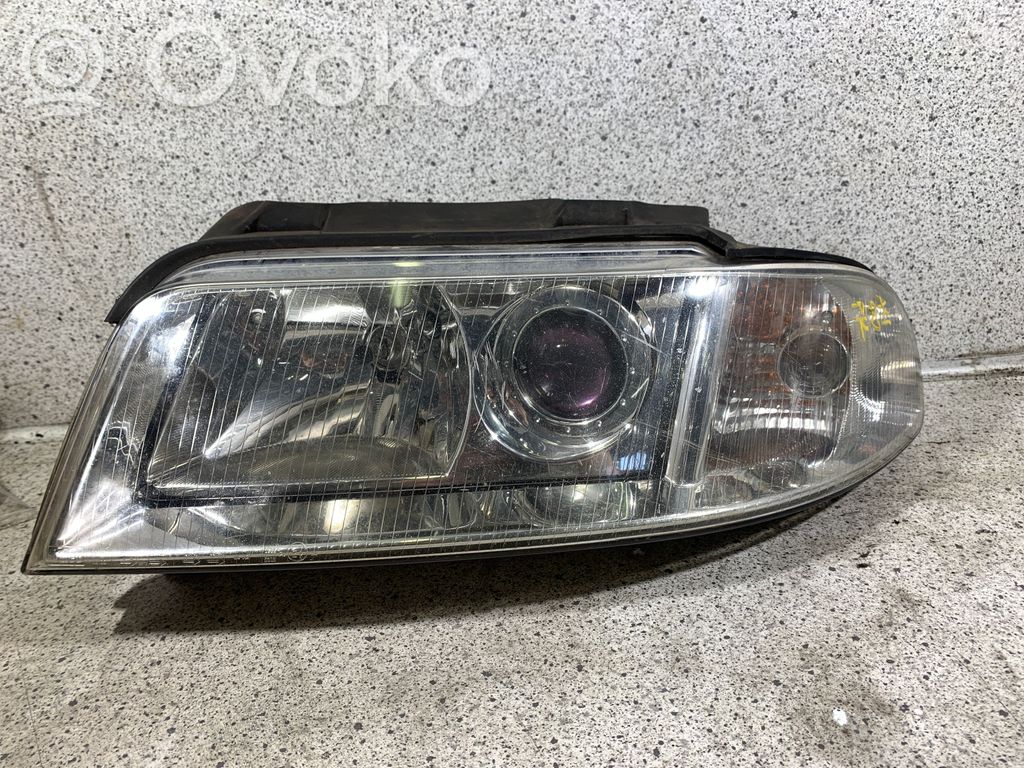 Audi A4 S4 B5 8D Phare frontale 