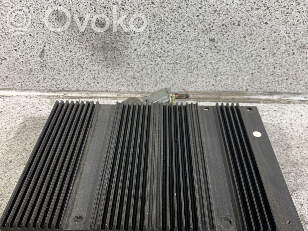 Volvo V50 Sound amplifier 