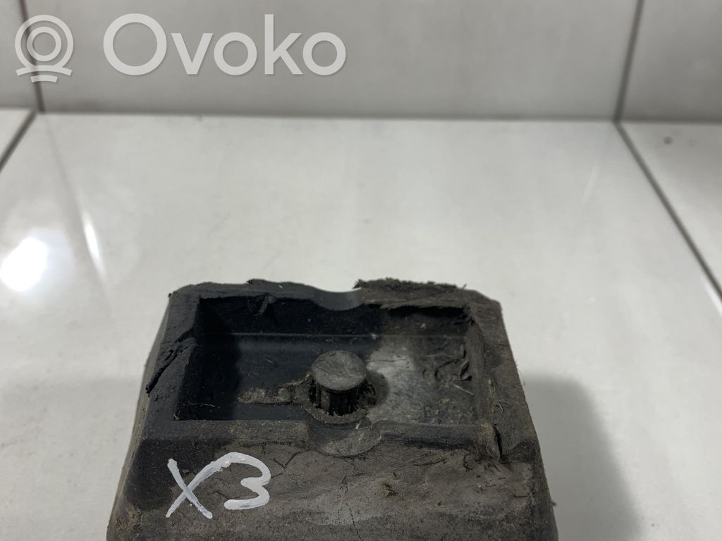 BMW X3 E83 Jacking socket point 