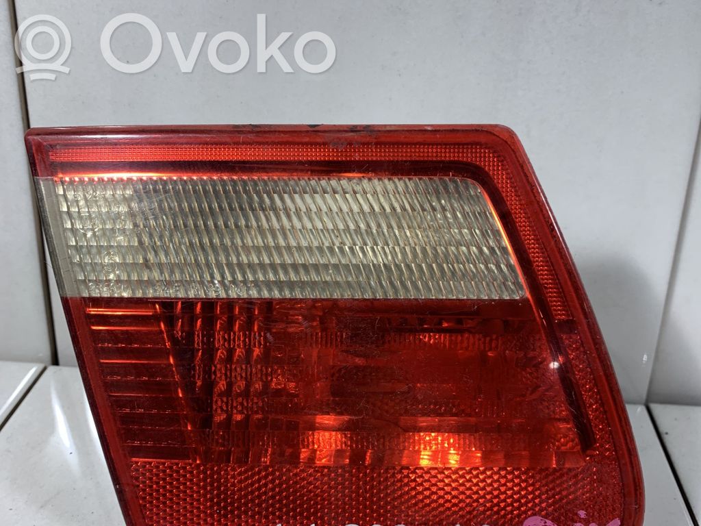 BMW 3 E46 Aizmugurējais lukturis pārsegā 