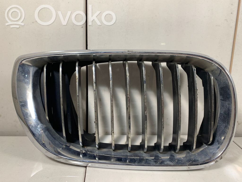 BMW 5 E39 Grotelės viršutinės 