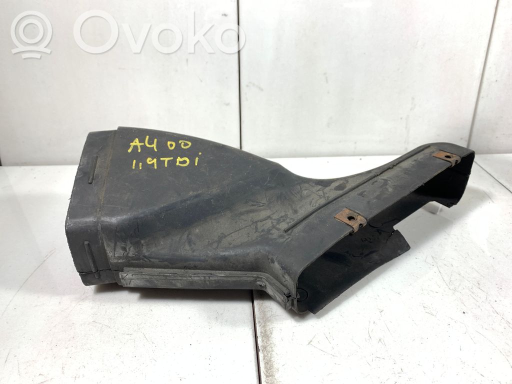 Audi A4 S4 B5 8D Ilmanoton kanavan osa 