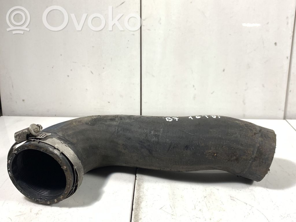 Volkswagen PASSAT B7 Välijäähdyttimen letku 