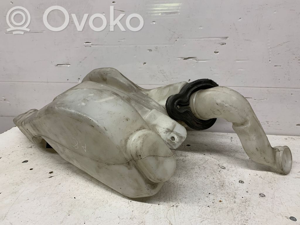 Tuulilasinpesimen nestesäiliö   8E0955453H