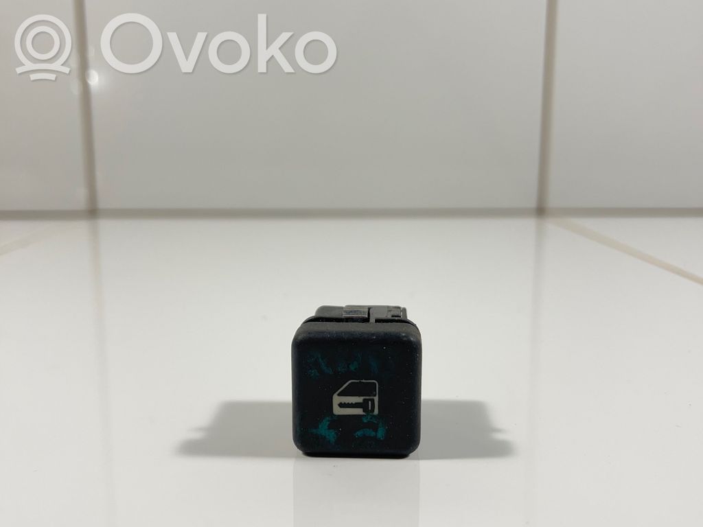 Central locking switch button   8360828