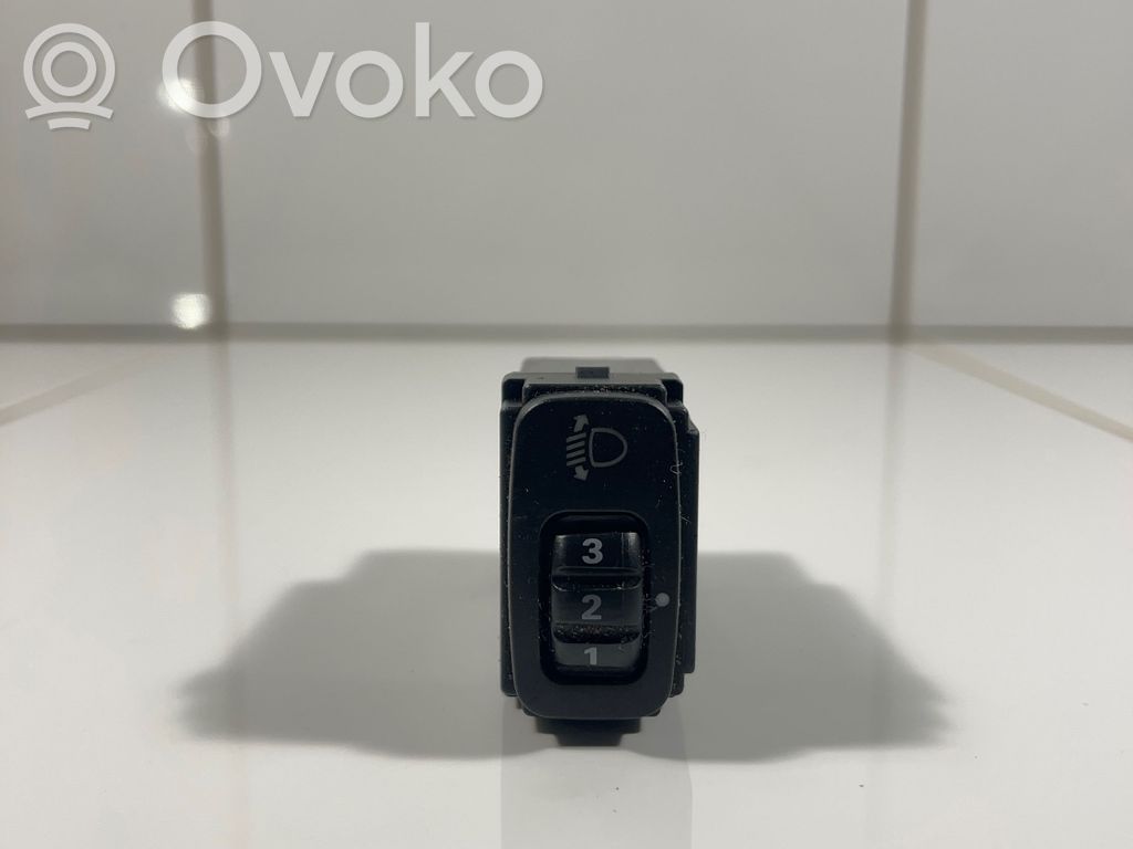 Headlight level height control switch   4D01