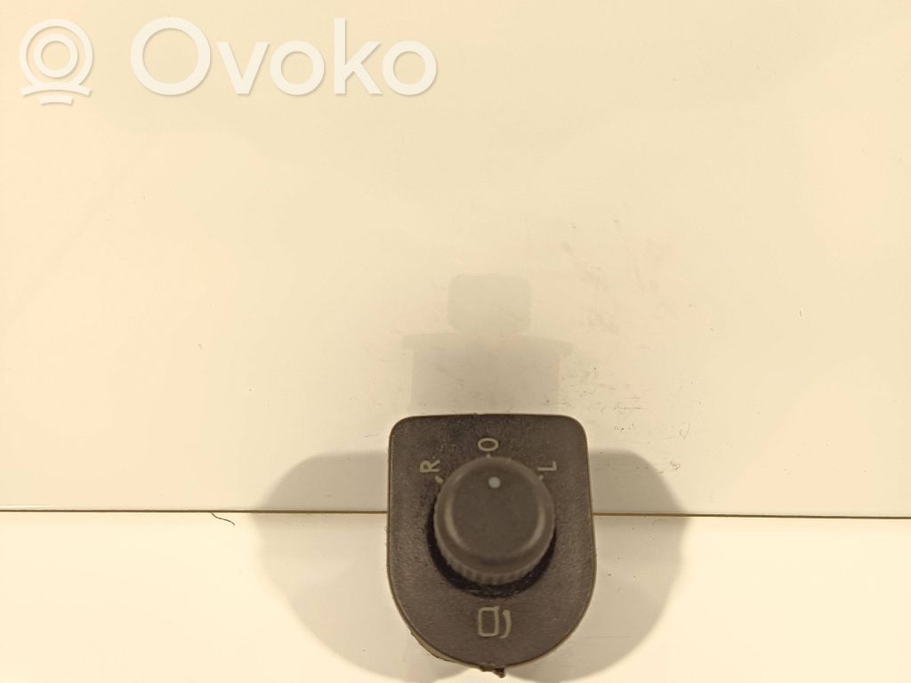 Volkswagen Golf IV Sivupeilin kytkin 