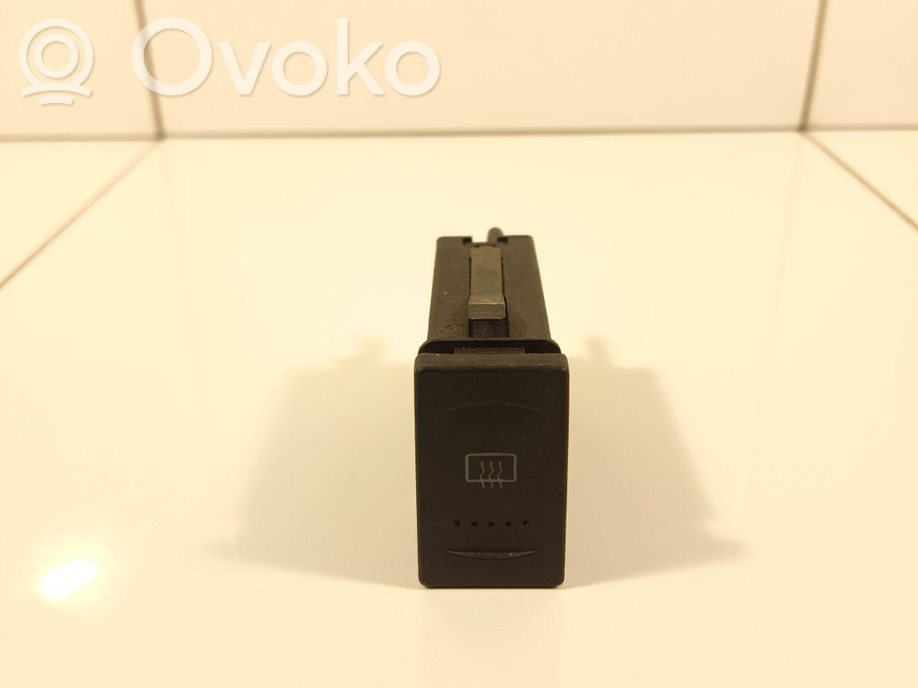 Volkswagen PASSAT B5 Windscreen/window heater switch 