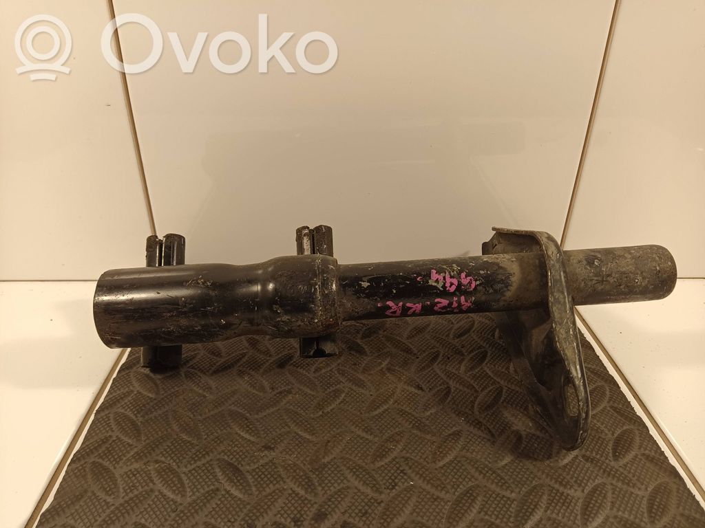 Audi A4 S4 B5 8D Aizmugurē bampera amortizators 