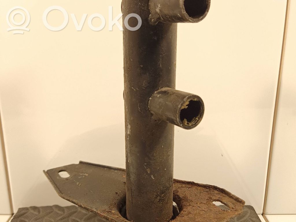 Audi A6 S6 C4 4A Aizmugurē bampera amortizators 