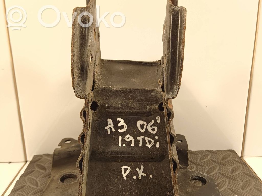 Audi A3 S3 8P Odbój / Amortyzator zderzaka przedniego 
