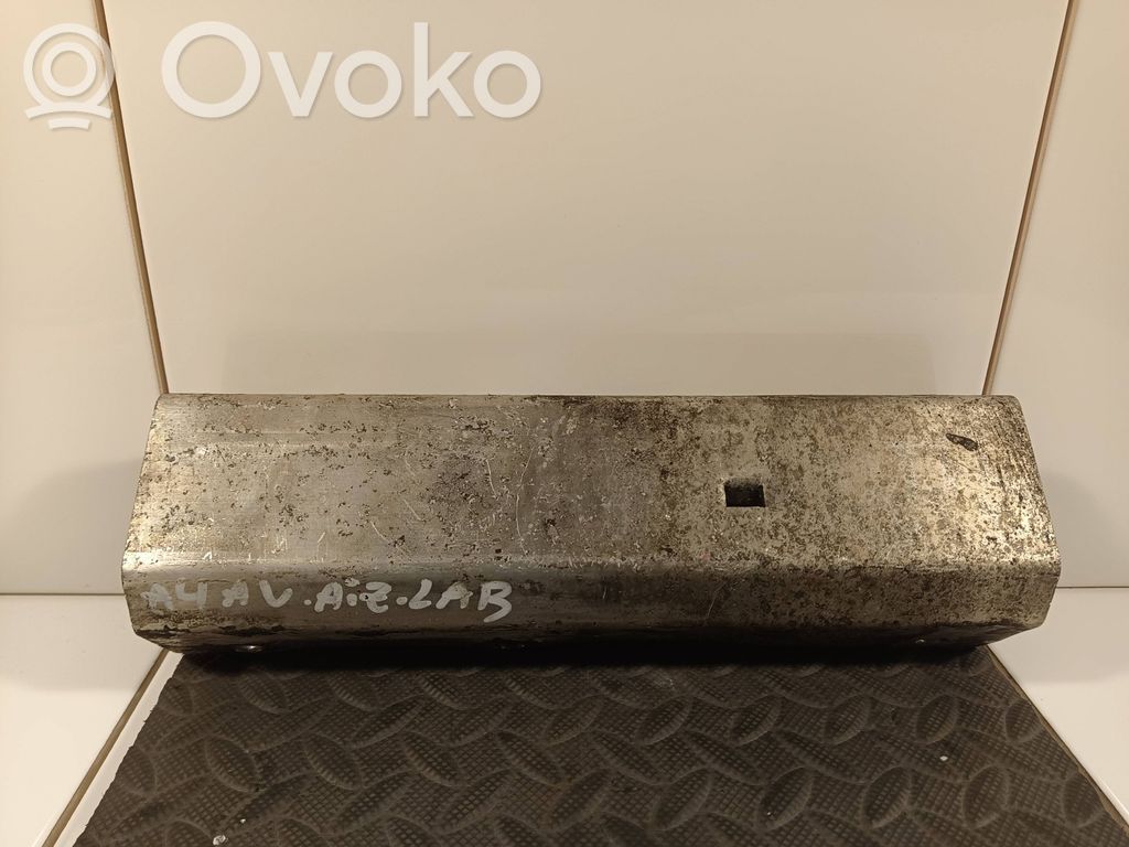 Audi A4 S4 B6 8E 8H Aizmugurē bampera amortizators 