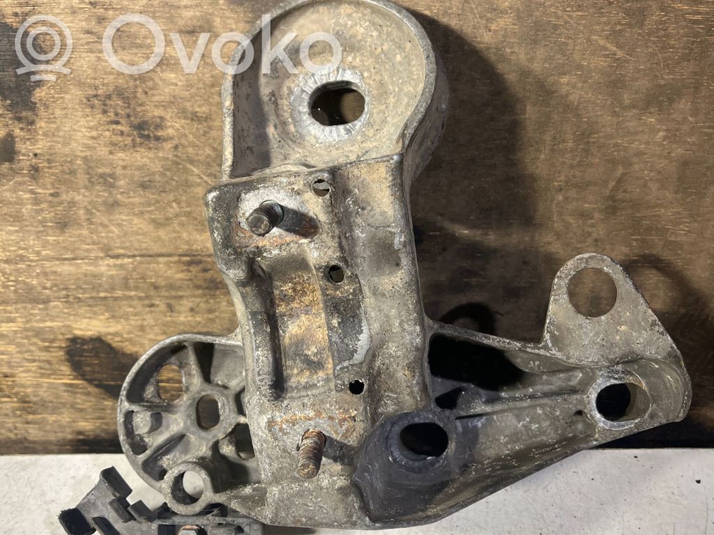Engine mounting bracket   4B0199352D