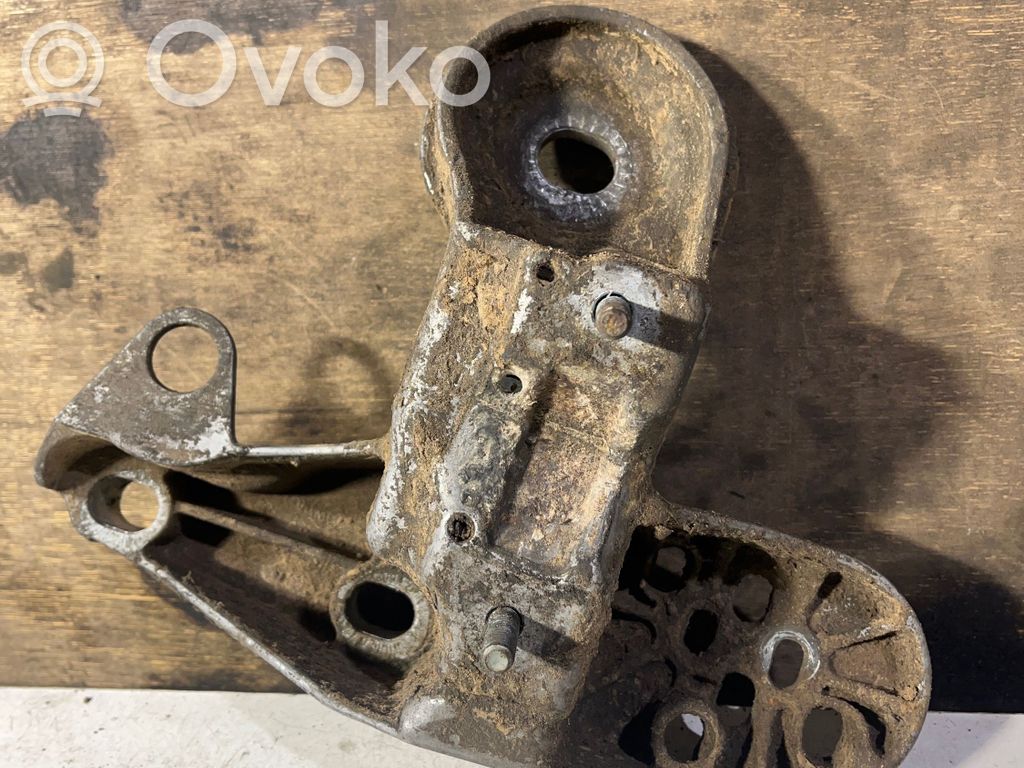 Engine mounting bracket   4B0199351A