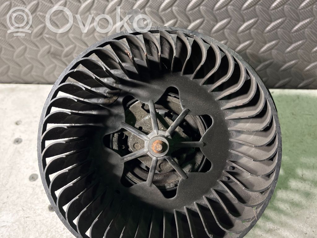 Skoda Octavia Mk2 (1Z) Lämmittimen puhallin 