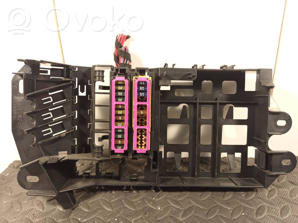 Audi A6 S6 C6 4F Sulakemoduuli 