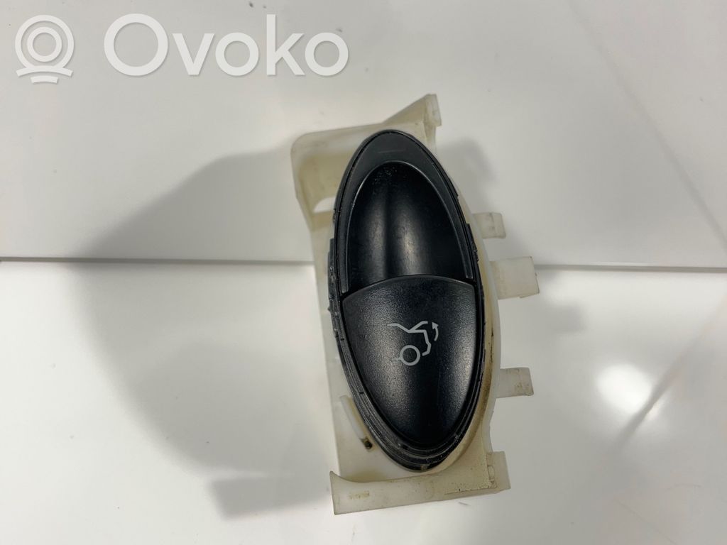 Mercedes-Benz E W211 Tailgate/boot open switch button 